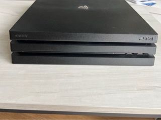 Consola Sony PS4 Pro Negra + un mando nuevo
