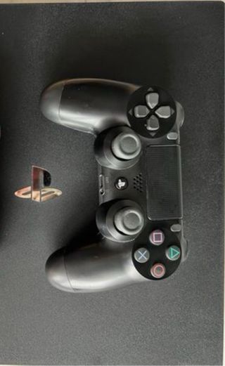 Consola Sony PS4 Pro Negra + un mando nuevo