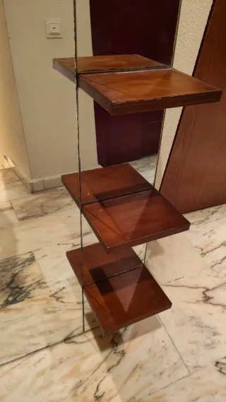 Espejo biselado con baldas