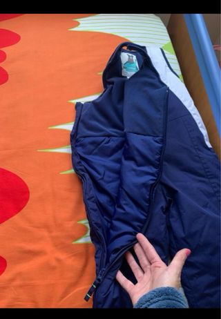 Buzo de esquí azul y blanco 2 años