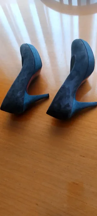 Zapatos de tacón Lodi grises con un toque de azul