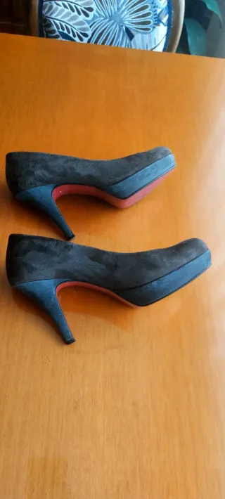 Zapatos de tacón Lodi grises con un toque de azul