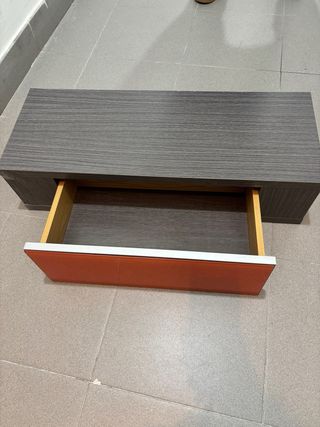 Mueble recibidor colgante con panel espejo naranja