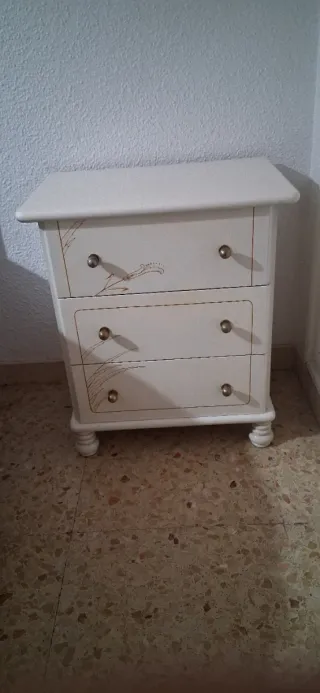 Mesita de noche madera maciza blanca con detalles