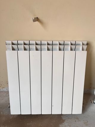 Radiador blanco de metal