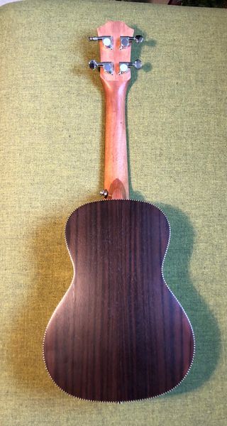 Ukelele Paisen con accesorios