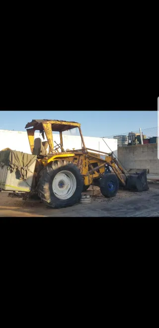 Tractor Ebro con pala