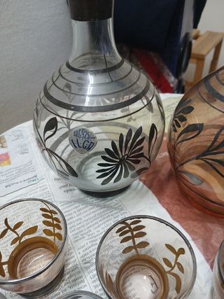 Set vintage bottiglie e bicchierini decorati