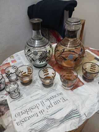 Set vintage bottiglie e bicchierini decorati