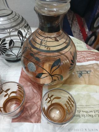 Set vintage bottiglie e bicchierini decorati