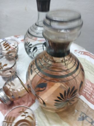 Set vintage bottiglie e bicchierini decorati