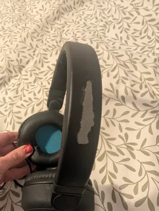 Cascos negros con cable