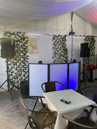 Equipo DJ,altavozMackie,Pioneer rx3 y cabina Vonyx