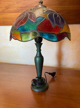 Lámpara de mesa madera y acrílico , pintada a mano