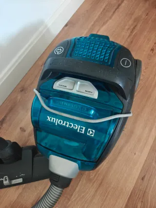 Aspiradora Electrolux UltraActive Sin Bolsa