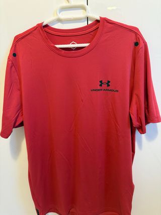 Camiseta deportiva Under Armour hombre roja