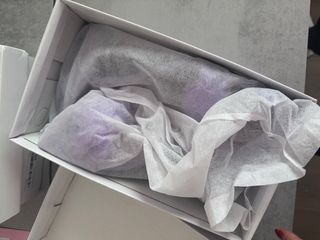 Sandalias moradas con flores