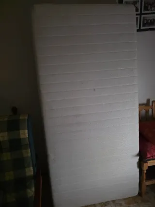 Cabezal,colchon,somier y mesita de noche de madera