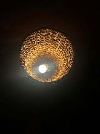 Lámpara de pie de fibras naturales