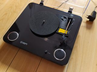 Tocadiscos ION Audio MAX negro