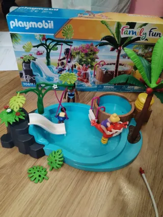 Playmobil Family Fun Piscina con tobogán