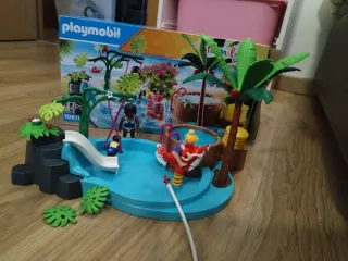 Playmobil Family Fun Piscina con tobogán