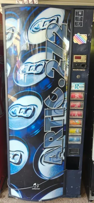 Máquina expendedora bebida fría