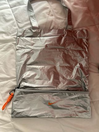 Paraguas Nike Beige y Naranja con Bolsillo