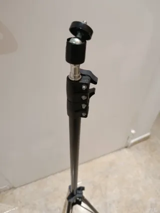 Trípode sin aro de luz. Nuevo