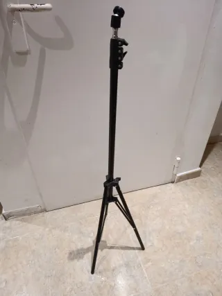Trípode sin aro de luz. Nuevo