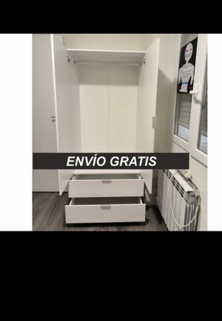 Armario blanco con cajones