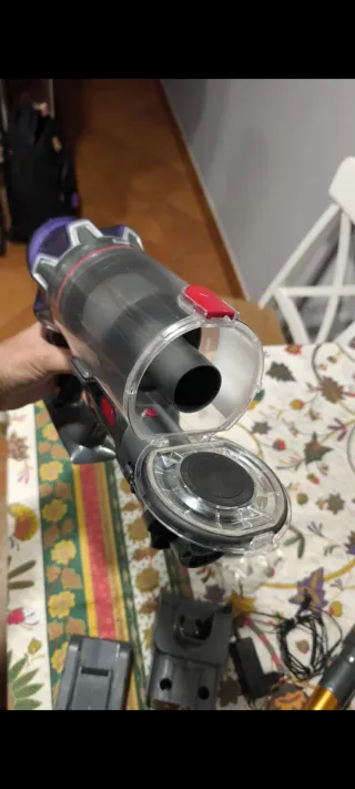 Aspirador sin cable naranja marca LARESAR. RECOGER