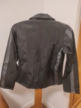 Cazadora 73% PVC Negra/Gris