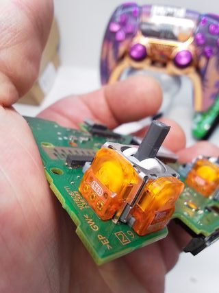 Mando PS5 DualSense Pikachu y Master Chief