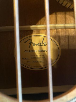 Bajo Acústico-Eléctrico Fender