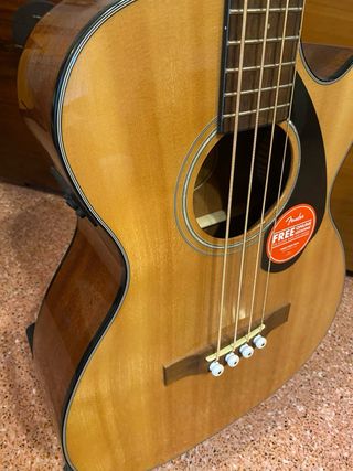 Bajo Acústico-Eléctrico Fender