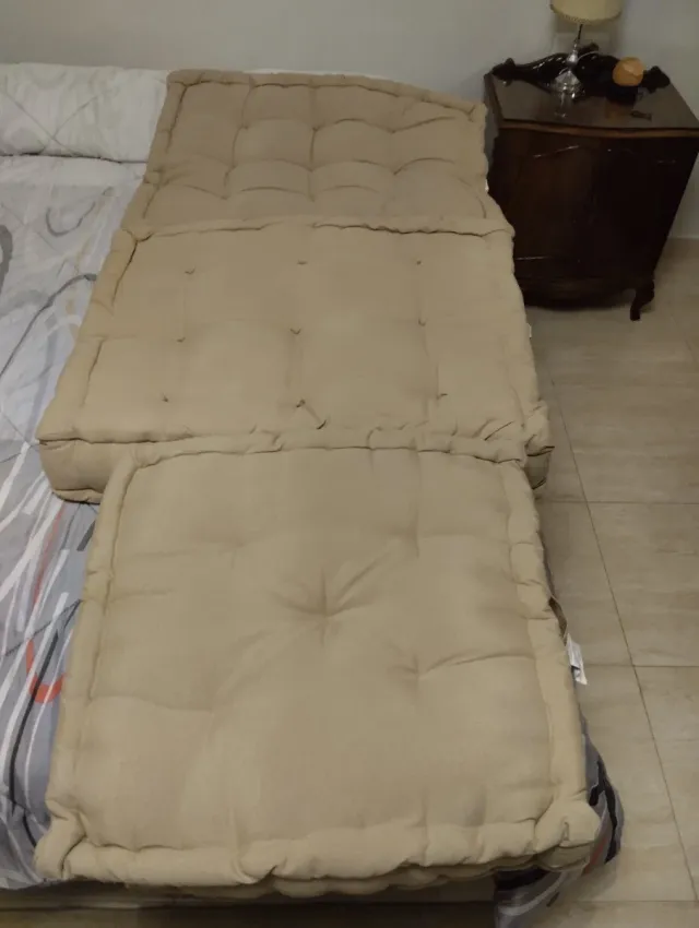 Cojines grandes de tela beige