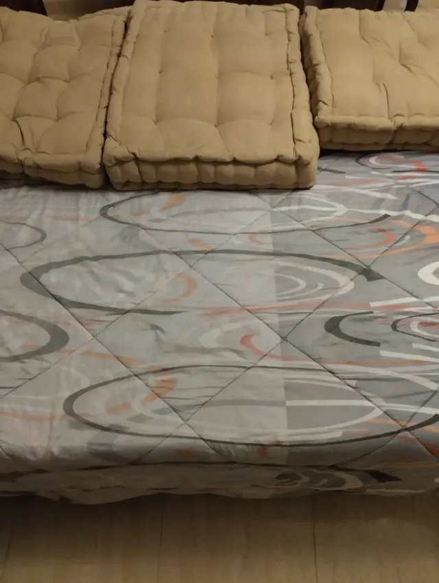 Cojines grandes de tela beige