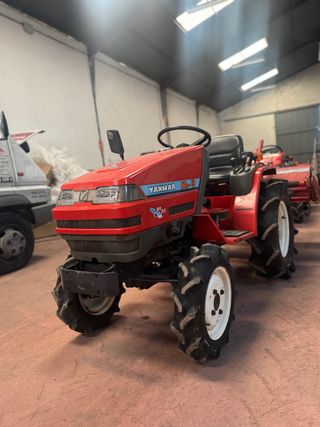 Tractor Yanmar KE-3 con Rotavator