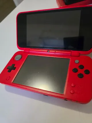 Nintendo 2DS XL Pokeball Edition