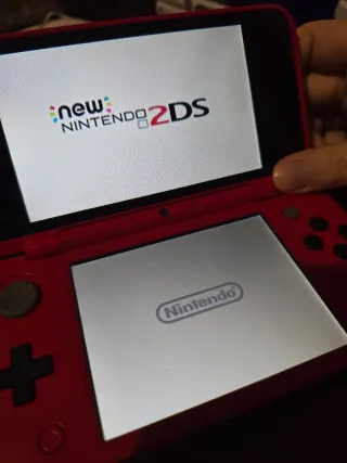 Nintendo 2DS XL Pokeball Edition