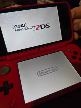 Nintendo 2DS XL Pokeball Edition
