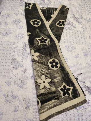 Bufanda Negra con Torre Eiffel