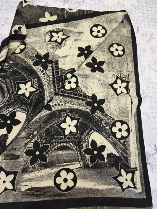 Bufanda Negra con Torre Eiffel