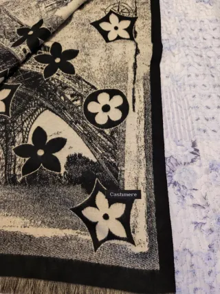 Bufanda Negra con Torre Eiffel