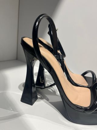Tacchi alti neri con piattaforma