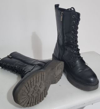 Botas XTI mujer negras con cordones