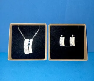 Conjunto Collar y Pendientes