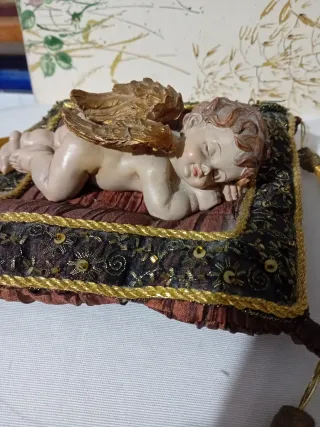 Figura de ángel durmiendo