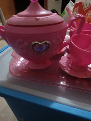 Servizio tazzine e vassoio Barbie rosa